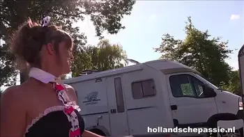 Michel neukt een milf op de camping