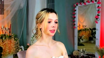 Amateur Blonde Teen Plays Solo with Toy Webcam Porn