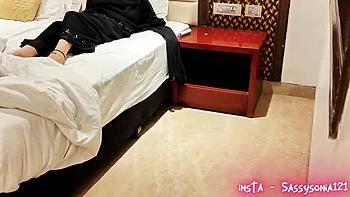 Hot Indian Stepmom Teases Cock For Fast Cum Fountain - Sassysonia