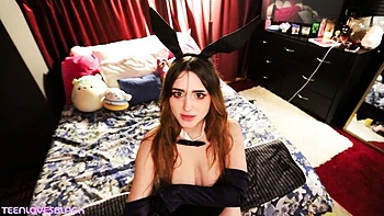 Kaby Snow et Lilibet Saunders partagent une grosse bite noire en missionnaire pov