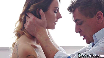 Chica peluda follada duro por su hombre