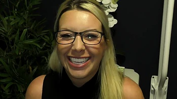 Pareja BBW cachonda folla duro con ropa en la cocina