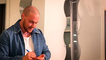 MILF francesa de 34 anos Romy com bunda grande no casting