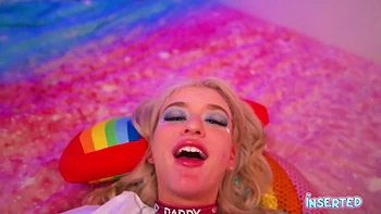 Blonde aux petits seins Emma Rosie baisée en POV