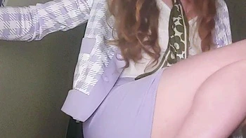 Rousse amateur poilue baise son cul en solo