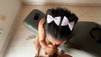 Eu fodo minha sexy madrasta desobediente que ignora as tarefas