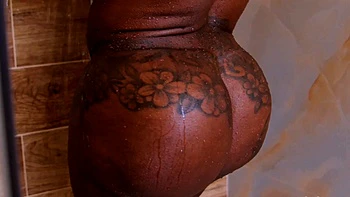 Horny Cougar Enjoys Her Passionate Scene