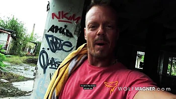 Zara Mendez, latina gostosa fodida em público em Berlim