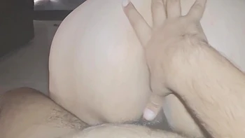 Индийская соседка с большой жопой трясет попой от первого лица