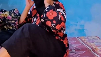 Bhabhi lutschte die Schwanz die ganze Nacht in verschiedenen Stilen