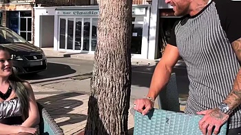 Chica alemana adolescente chupa y folla en la calle