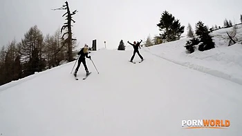 Канди и Китана делят член после страстного лесбийского страпона
