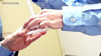 Milf asiática fodendo com brinquedos caseiros