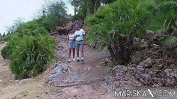 Valentina, Mariska e Pascal fode bundas grandes ao ar livre