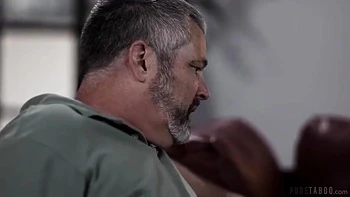 La milf blonde Kit Mercer se fait cocufier