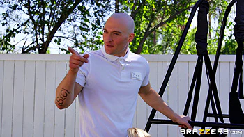 Arsch und Titten im Garten durchgefickt