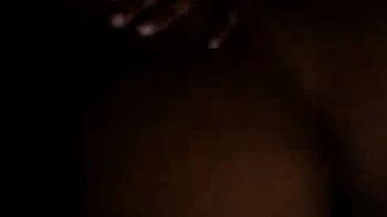 Сучка-мать лбом трахнута огромным черным членом