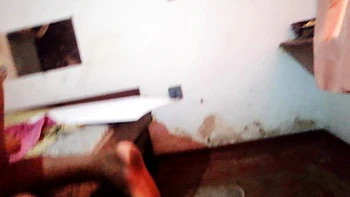 Esposa indiana sozinha se fode e se masturba na menstruação