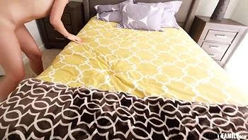 Raylin Ann monta una polla negra grande y dura