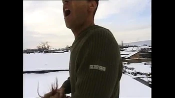 Rocco Siffredi fickt süßes Teen-Mädchen anal am Küchentisch mit Creampie