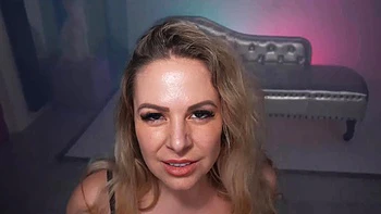 Chloe Angel madura leva uma foda bruta de um garoto jovem