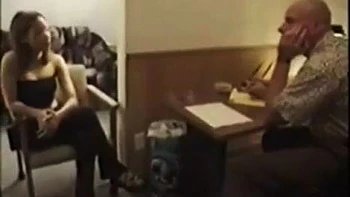 Chica coreana chupando y montando en misionero