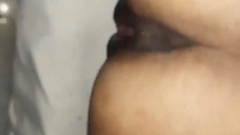 Esposa india caliente follando duro con su esposo gimiendo