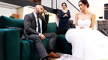 Mariée Vixi Rafi baisée en missionnaire par grosse bite