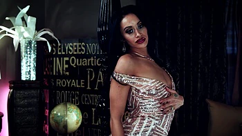 Gia Vendetti und Madison werden hart anal im Bett gefickt