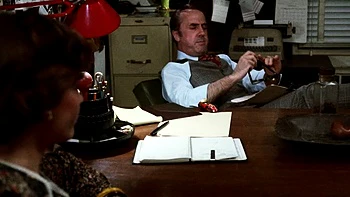 Milf morena recebe boquete peludo e lambe