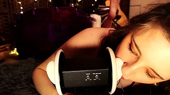 Milf lambe ouvido e goza com pau grande