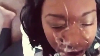 Ebony Amateur macht massives Gesichtsfick-Blowjob