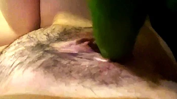 Puta gorda follada con pepino