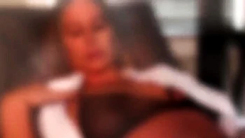 Andy Jaide masturbando o cu com brinquedos e salto alto