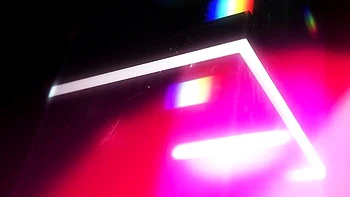 Süßes Transgirl masturbiert in Dessous