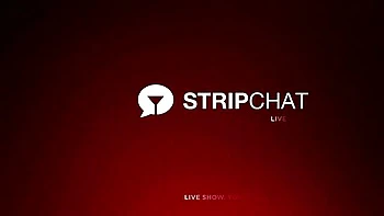 Brune amateur baise avec dildo, jouit dans la chatte