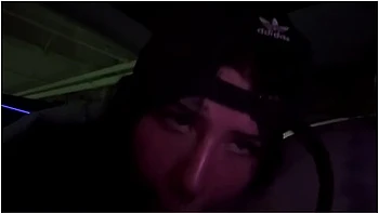 Сосала его член пока он не кончил в рот