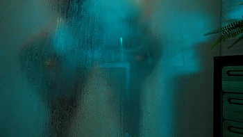 Азиатская подросток брюнетка трахается в душе