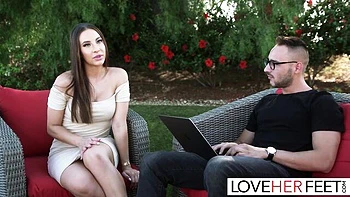 Melissa’s kinky footjob and foot worship