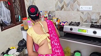 Profe india tetona enseña a su alumna a follar