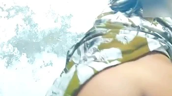 Brune indienne exhibe sa chatte en vidéo pour son mec