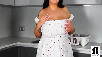 Rosina Luxx fode o amante BBC com suas tetas enormes