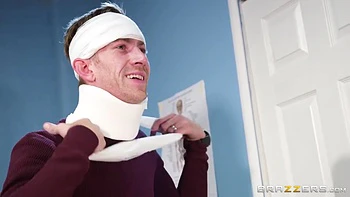 Брюнетка доктор Аня Кински не устояла перед большим членом родителей