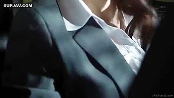 Brünette Asiatische mit tropfendem Creampie innen