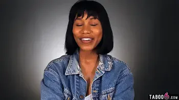 Ebony MILF babe Jenna Foxx shows us how women orgasm