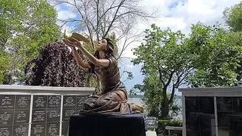 Homemade amature outdoors. Rad Brad Milf gets pussy fucked and throats cock part 1