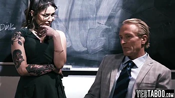 Madrastra culo enorme folla a ex profe Vanessa Vega y corre