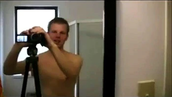 Makayla Cox brune amateur se fait baiser fort sous la douche