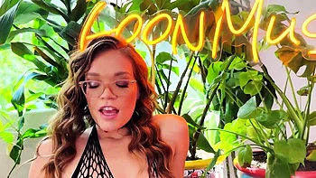 Кэти Куш не устоит перед большим членом