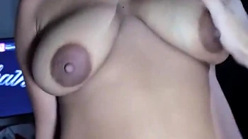 La vi pasar, la invité y follé su culo grande